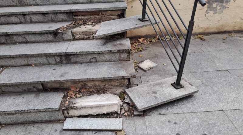 IU urge una intervención en el Corralillo de San Miguel para reparar el deterioro del pavimento