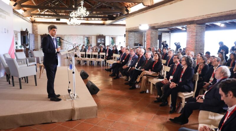 El Ayuntamiento defiende la estabilidad fiscal en el VII Encuentro Interregional de la Empresa Familiar