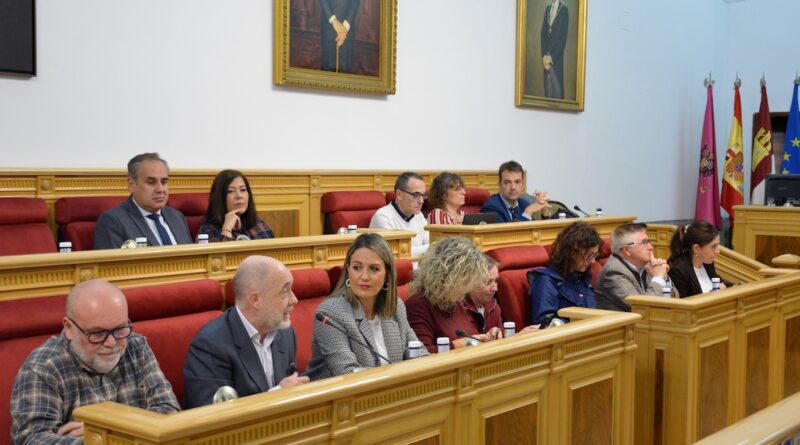 PSOE e IU acusan al PP de alinearse con la ultraderecha al impedir una moción conjunta contra la violencia machista