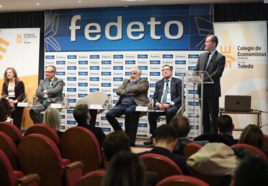 Velázquez destaca la importancia de los economistas en un acto en FEDETO