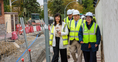 Obras del nuevo encauzamiento de Cobisa, con la visita de la consejera Mercedes Gómez y el alcalde Félix Ortega.
