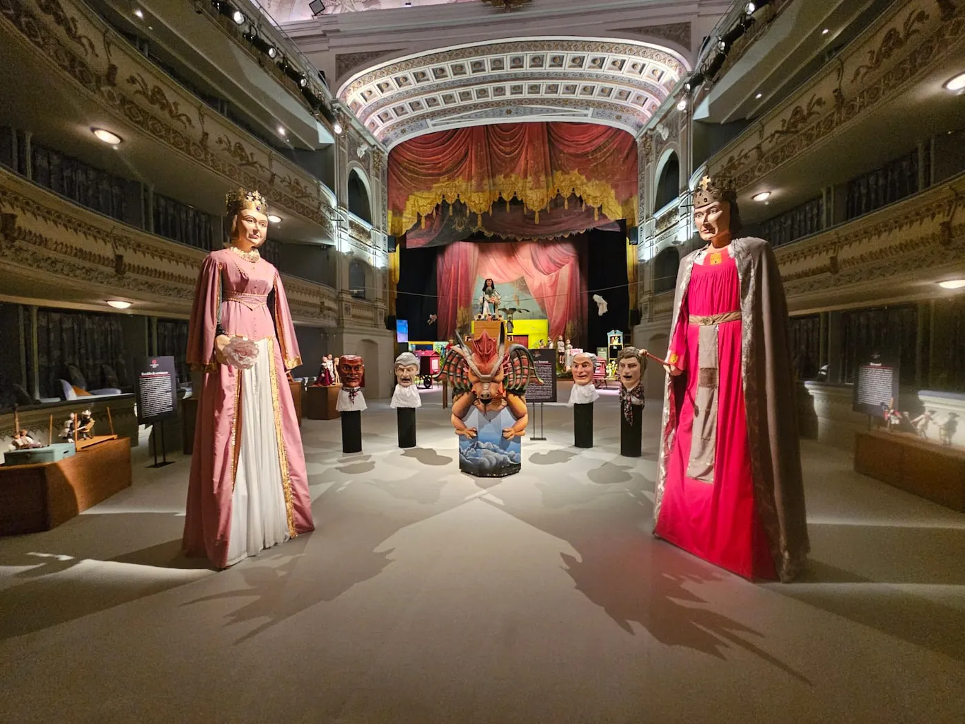 teatro de rojas sin alma at 10.58.41