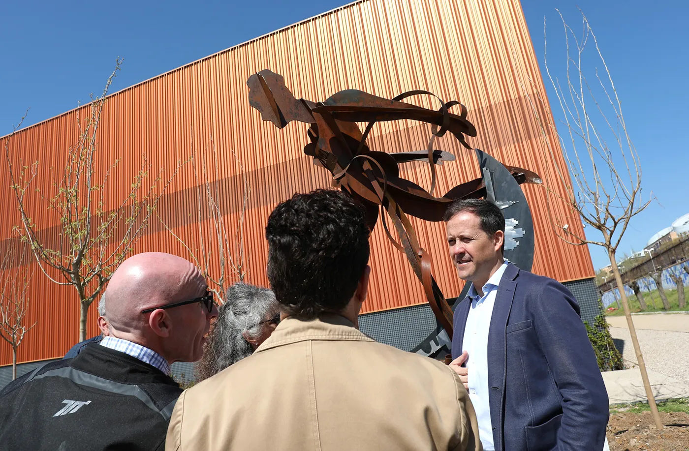 Velazquez pista padel escultura2 copia