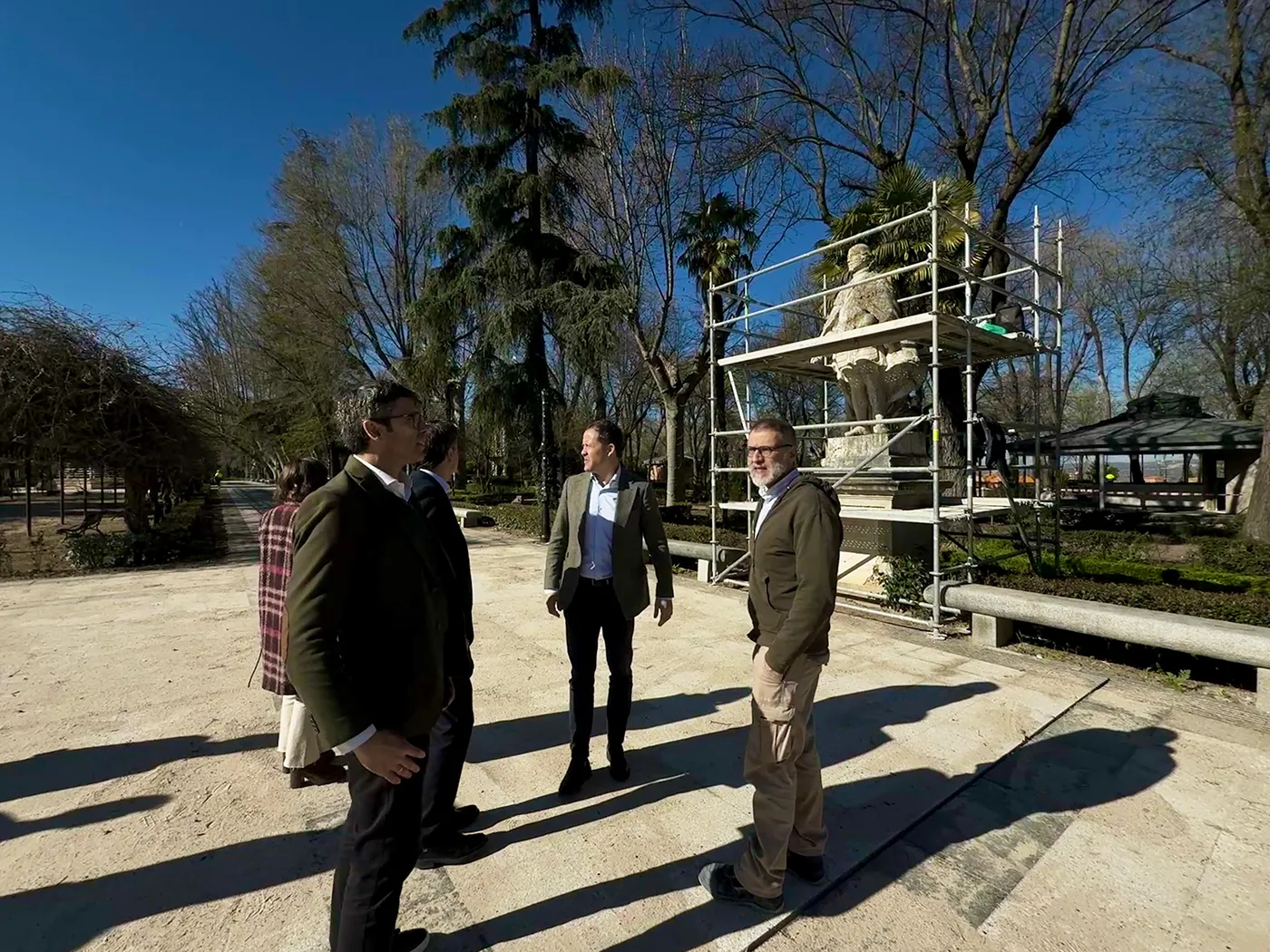 Velazquez visitas escultura Vega (1) copia