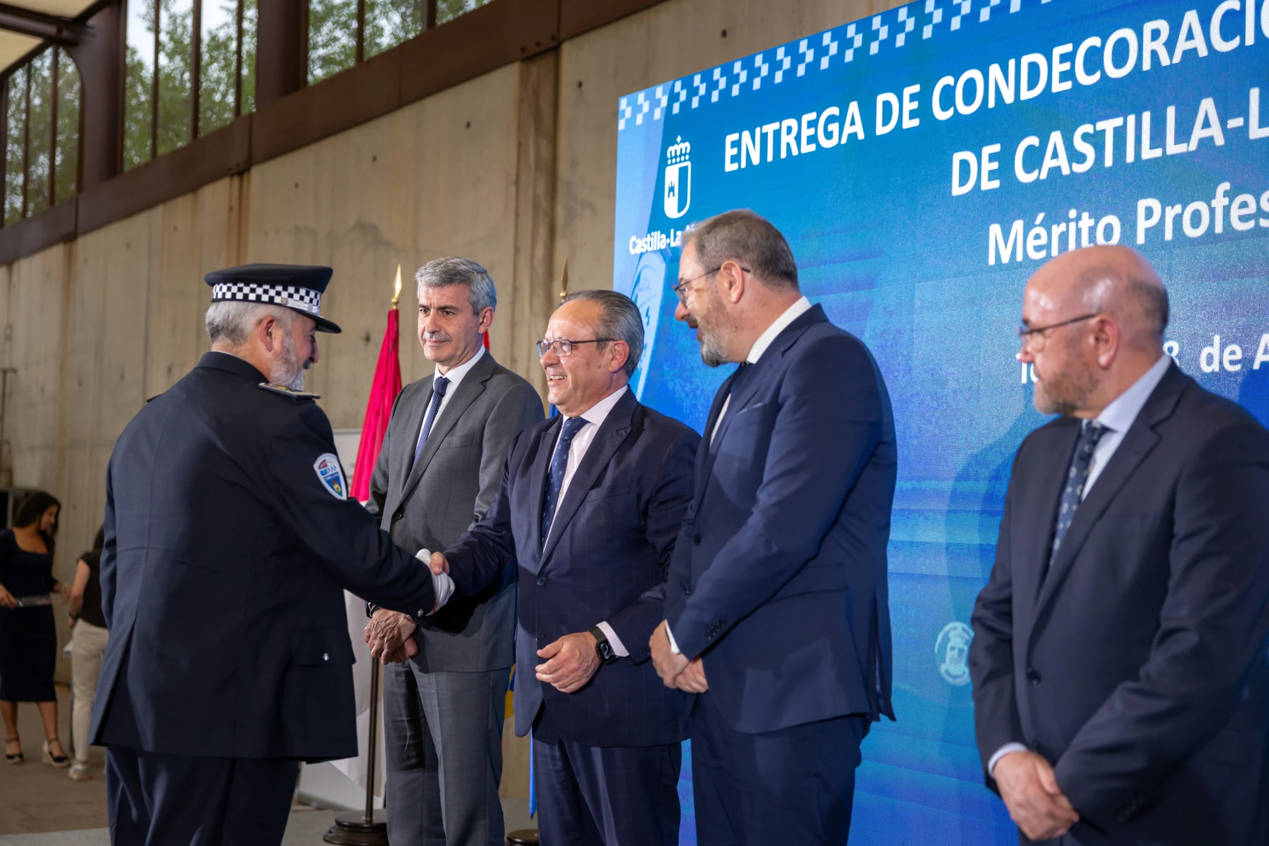 entrega condecoraciones policia clm 2