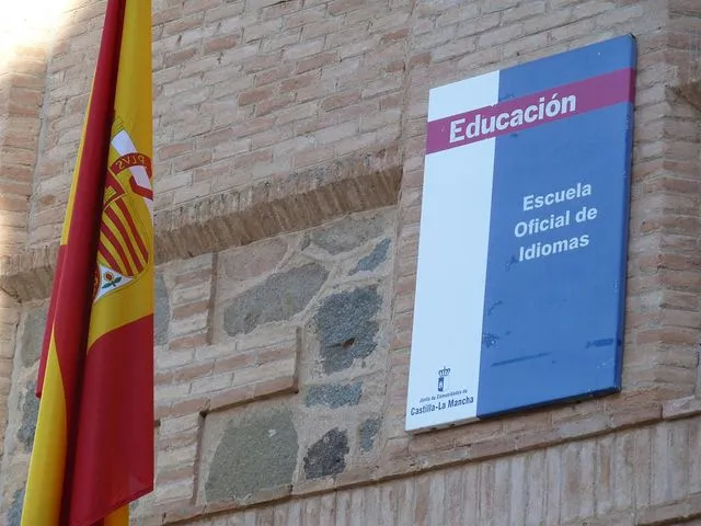 escuela oficial idiomas cartel