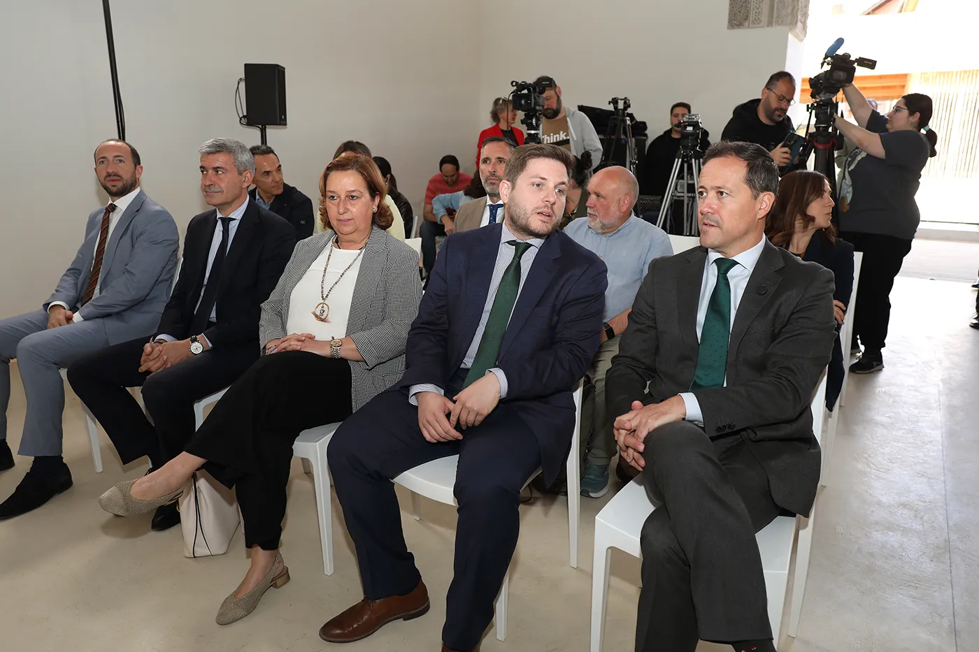 Firma del acuerdo para el acondicionamiento de la estación de autobuses de Toledo en el Salón Rico Firma del acuerdo para el acondicionamiento de la estación de autobuses de Toledo en el Salón Rico
