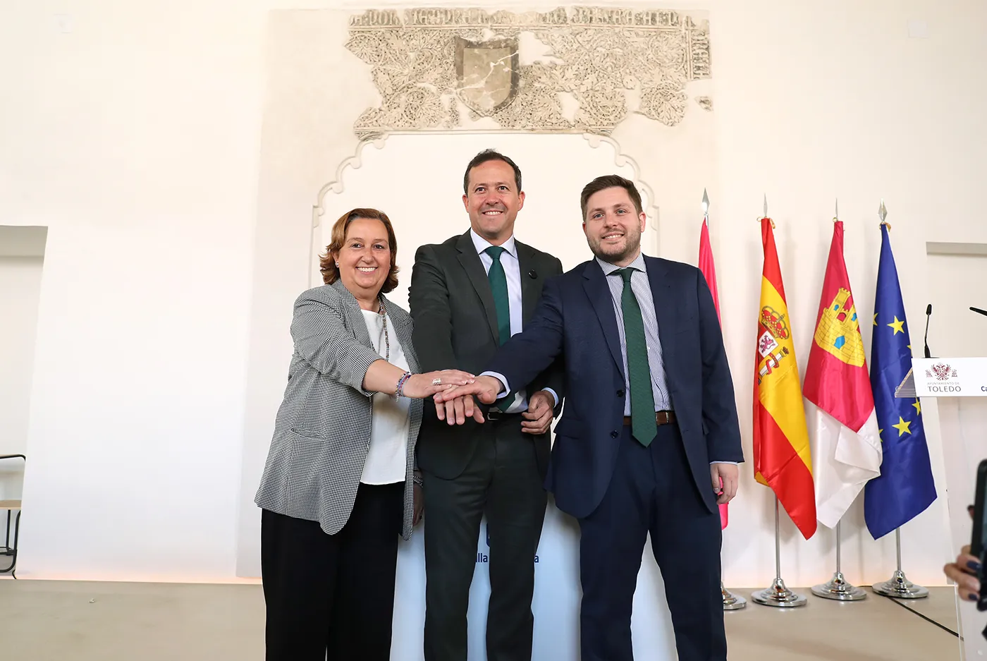 Firma del acuerdo para el acondicionamiento de la estación de autobuses de Toledo en el Salón Rico