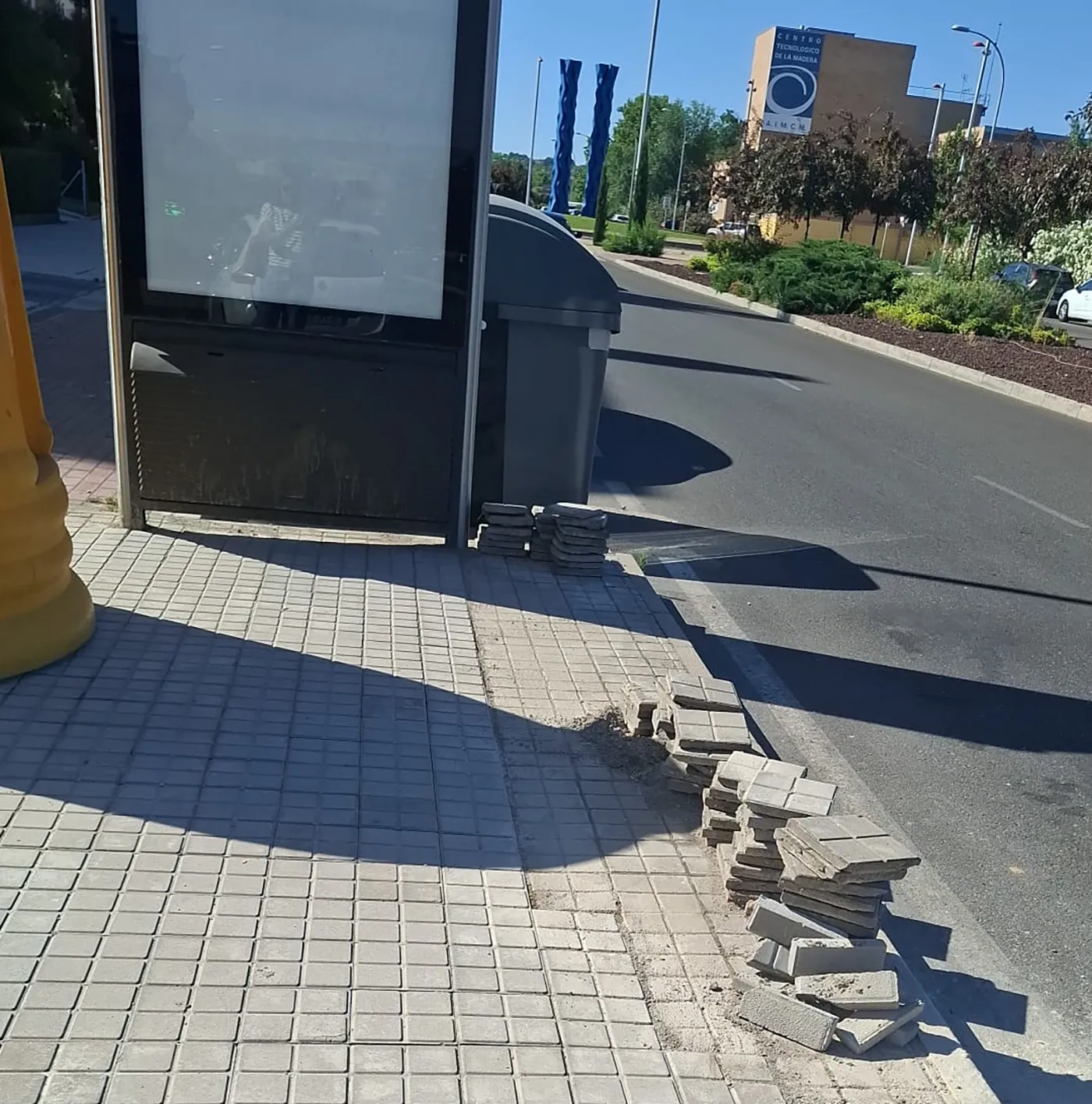 Cambio contenedores soterrados Polígono Estenilla (2)